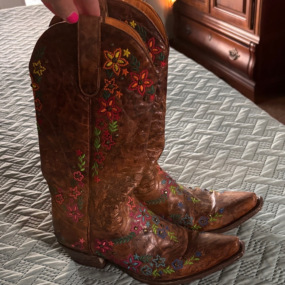 Old Gringo Floral Embroidered Cowboy Boots - Picture 2 of 3